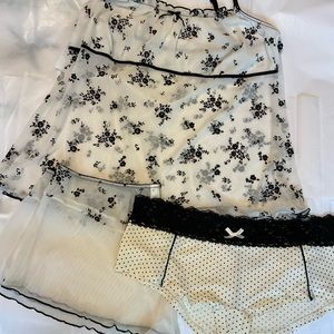 3 Piece Teddy, ivory with black velvet floral det.